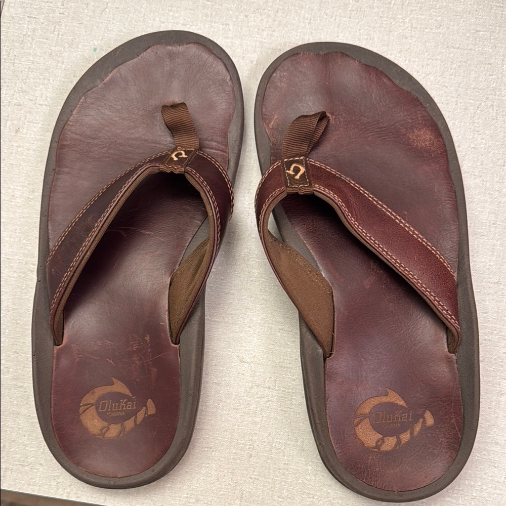 OluKai Men's Brown Leather Sandals size 8M. Worn twice